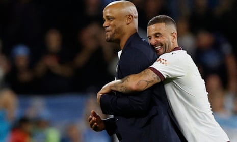 Vincent Kompany retrouve ses coéquipiers de Manchester City en tant qu'entraîneur